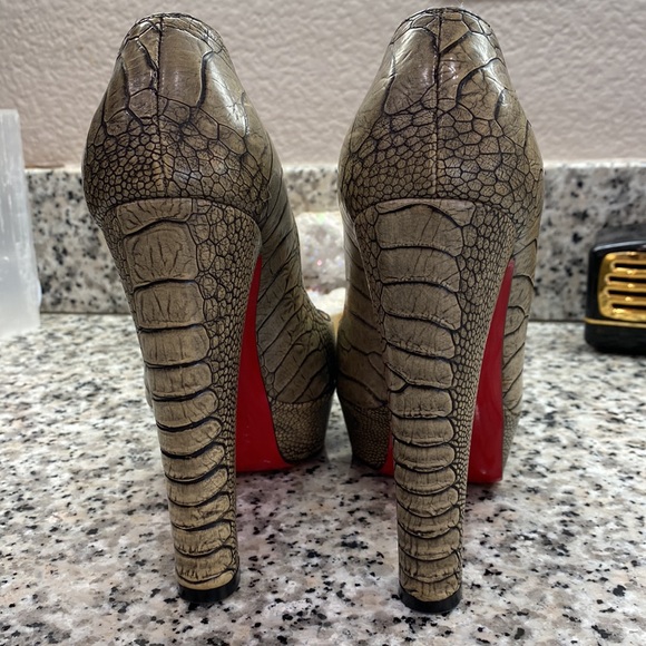 ❌SOLD❌ Authentic Christian Louboutin Python heels - Picture 2 of 10